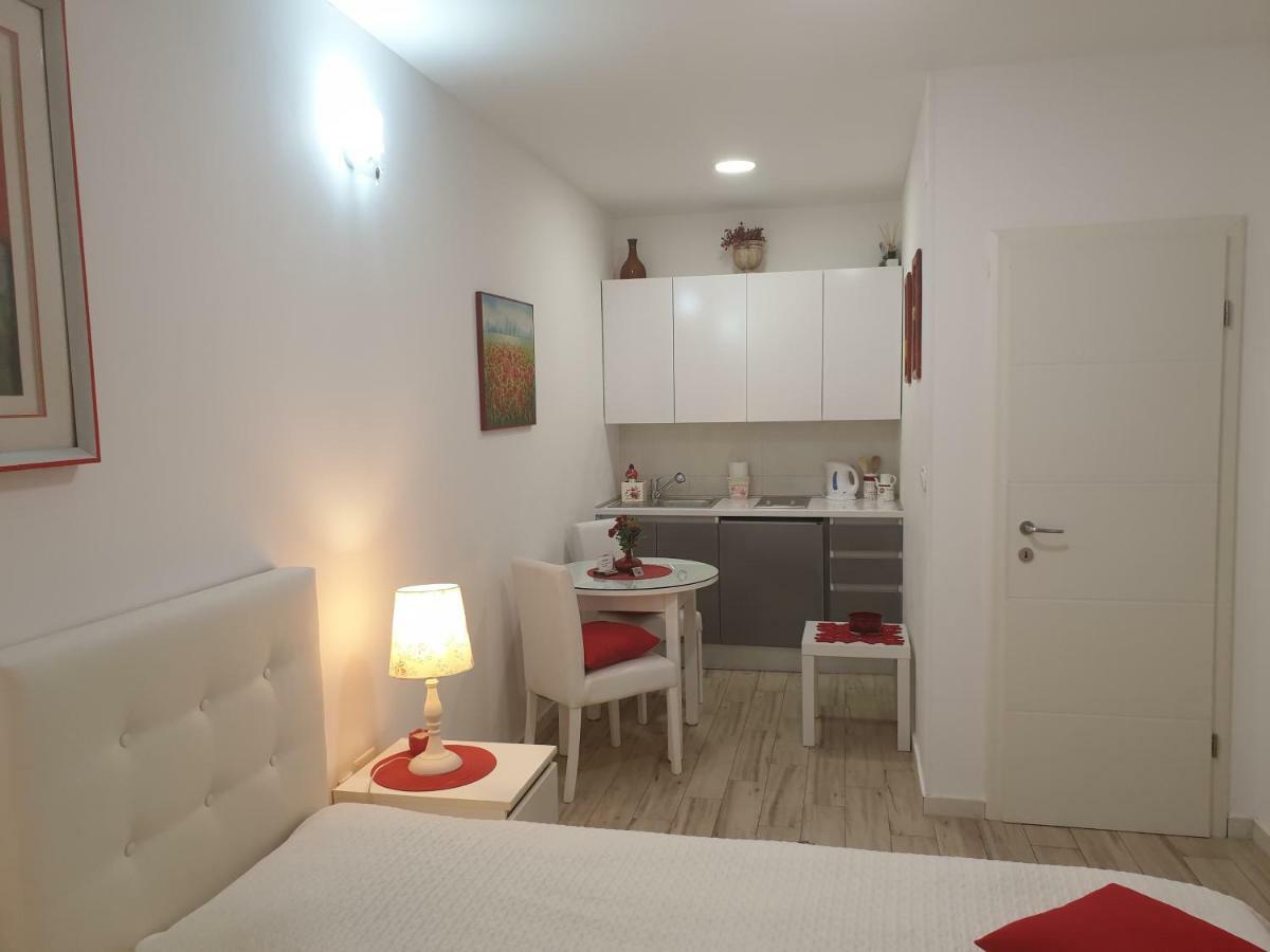 Apartments And Rooms Villa Lina スプリト エクステリア 写真