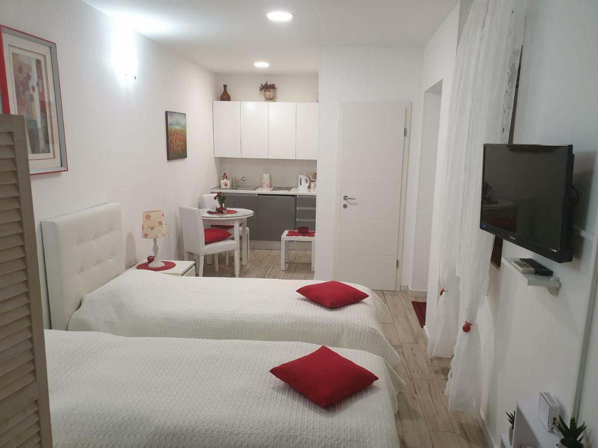 Apartments And Rooms Villa Lina スプリト エクステリア 写真