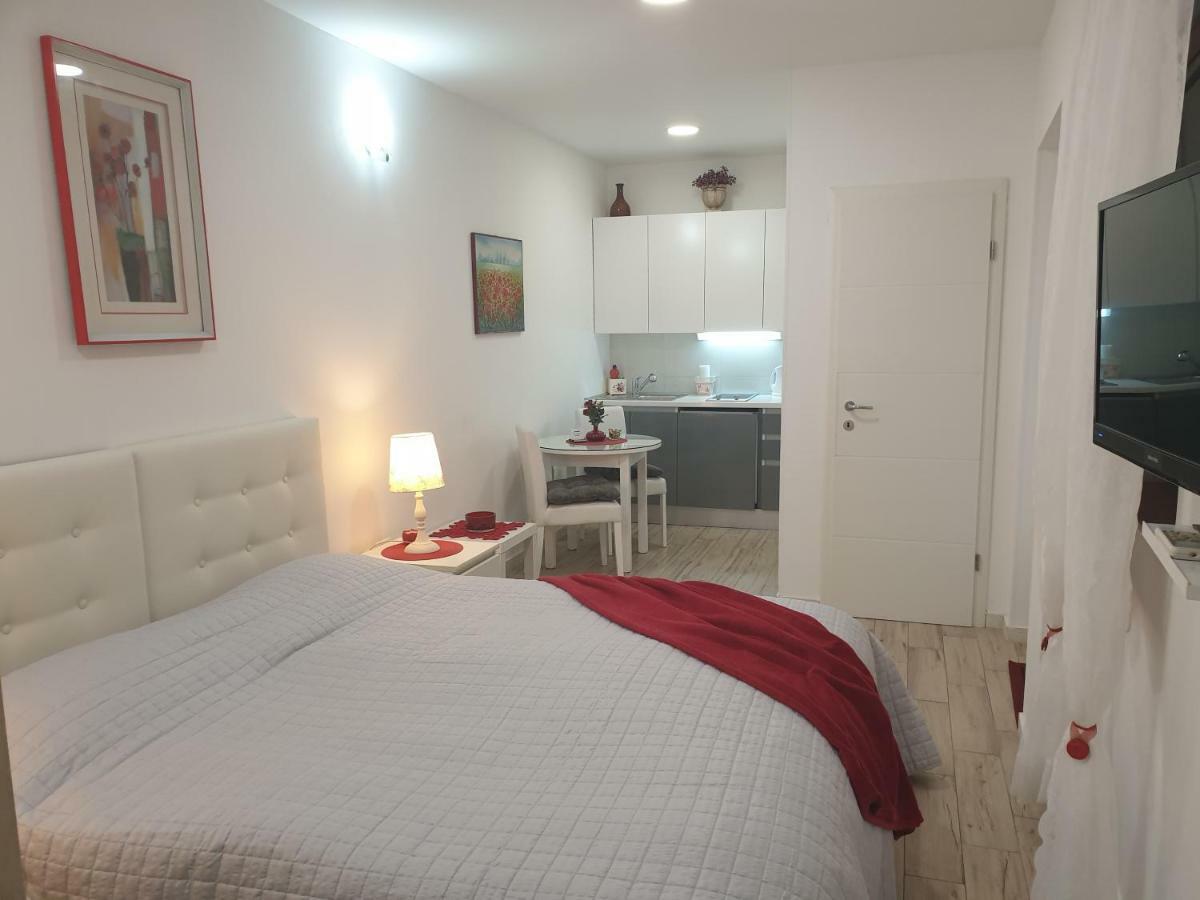 Apartments And Rooms Villa Lina スプリト エクステリア 写真