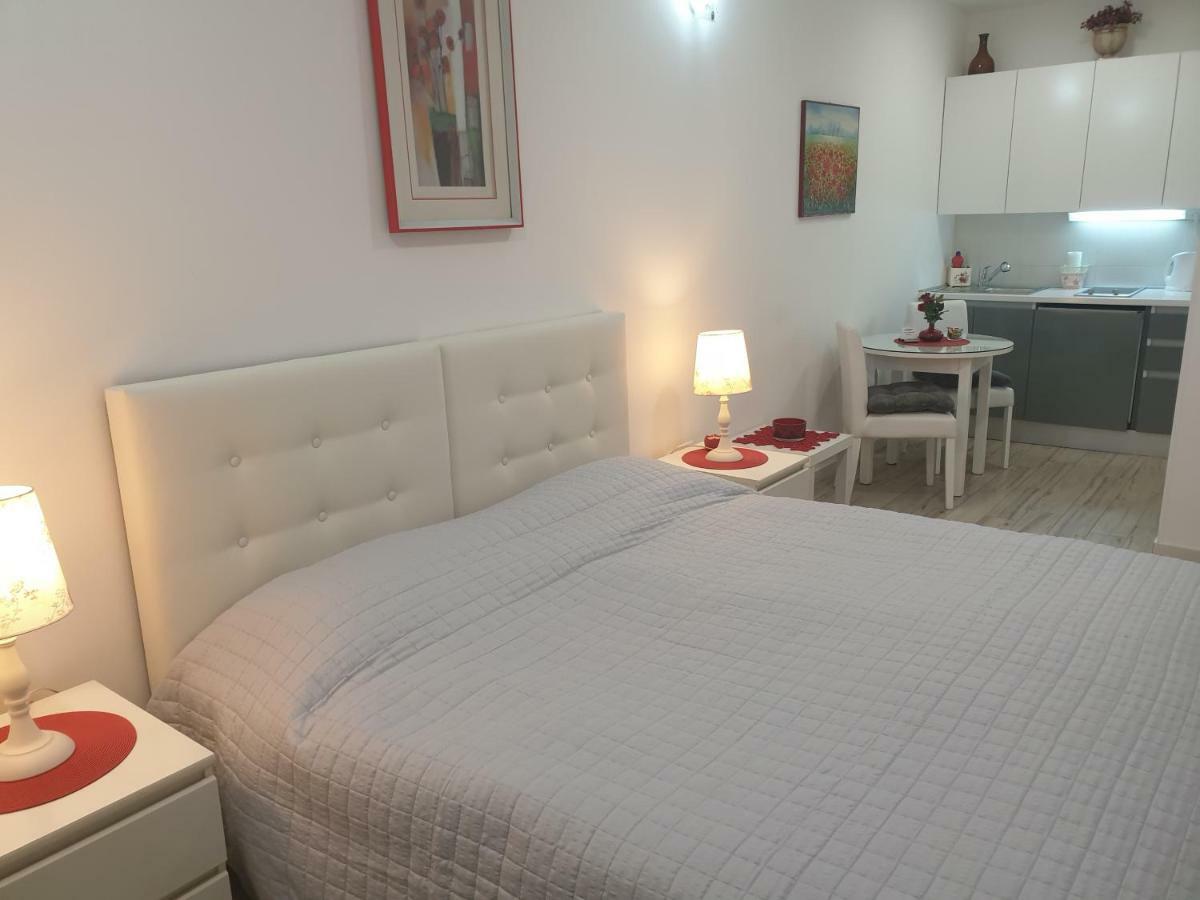 Apartments And Rooms Villa Lina スプリト エクステリア 写真
